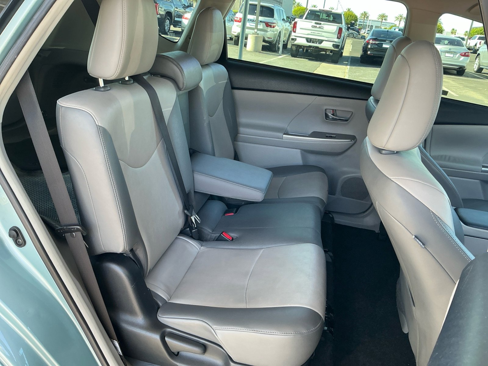 Used 2017 Toyota Prius V Four w/ Carpet Mat Package image 18