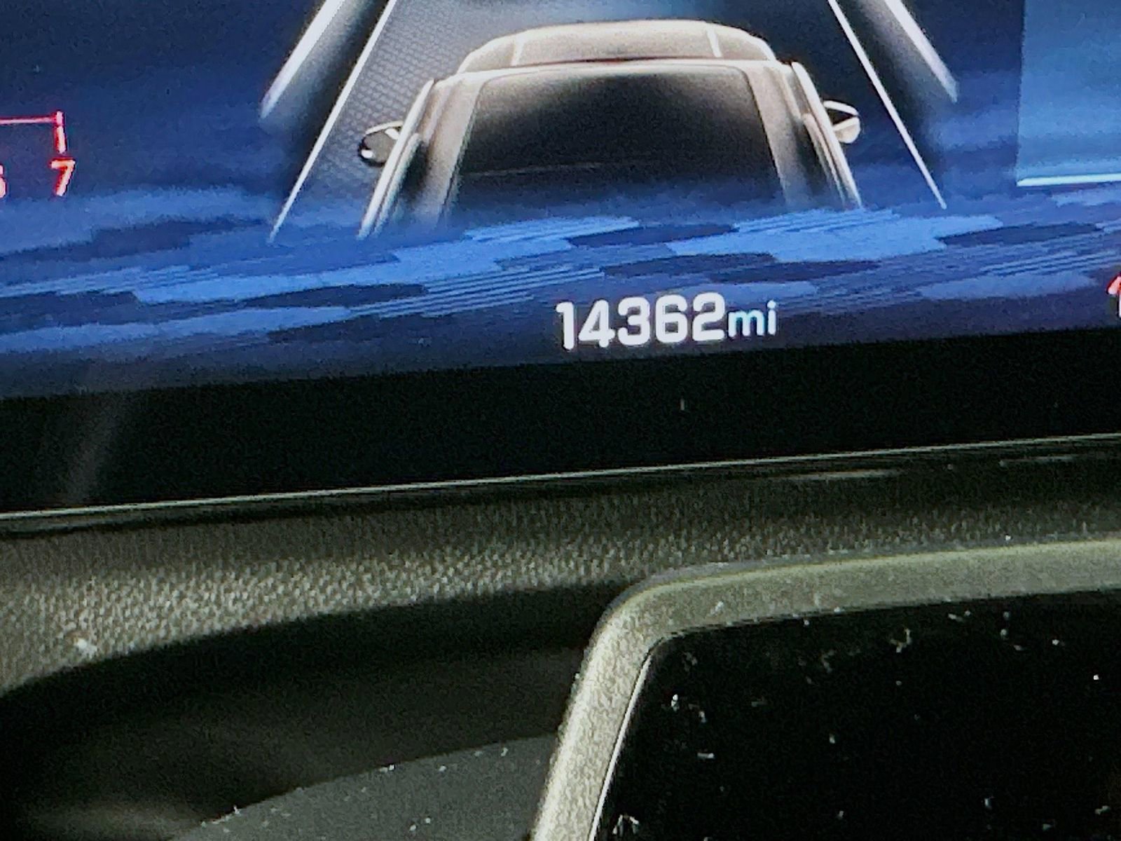 Used 2025 Chevrolet Traverse RS image 13