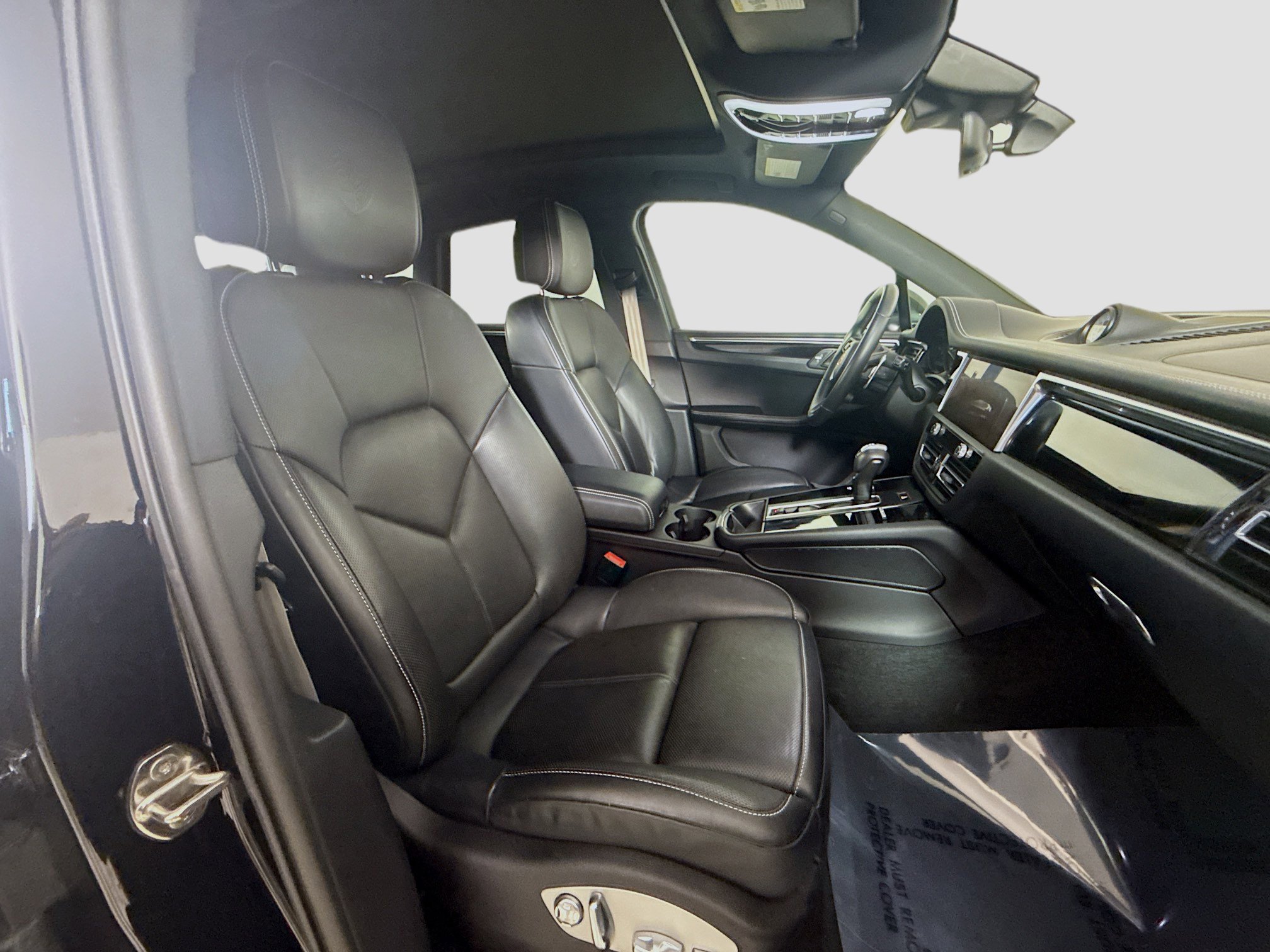 Used 2024 Porsche Macan Turbo w/ Premium Plus Package image 28