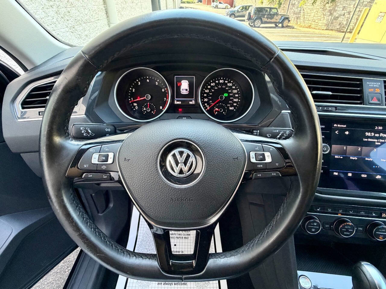 Used 2019 Volkswagen Tiguan SE image 33