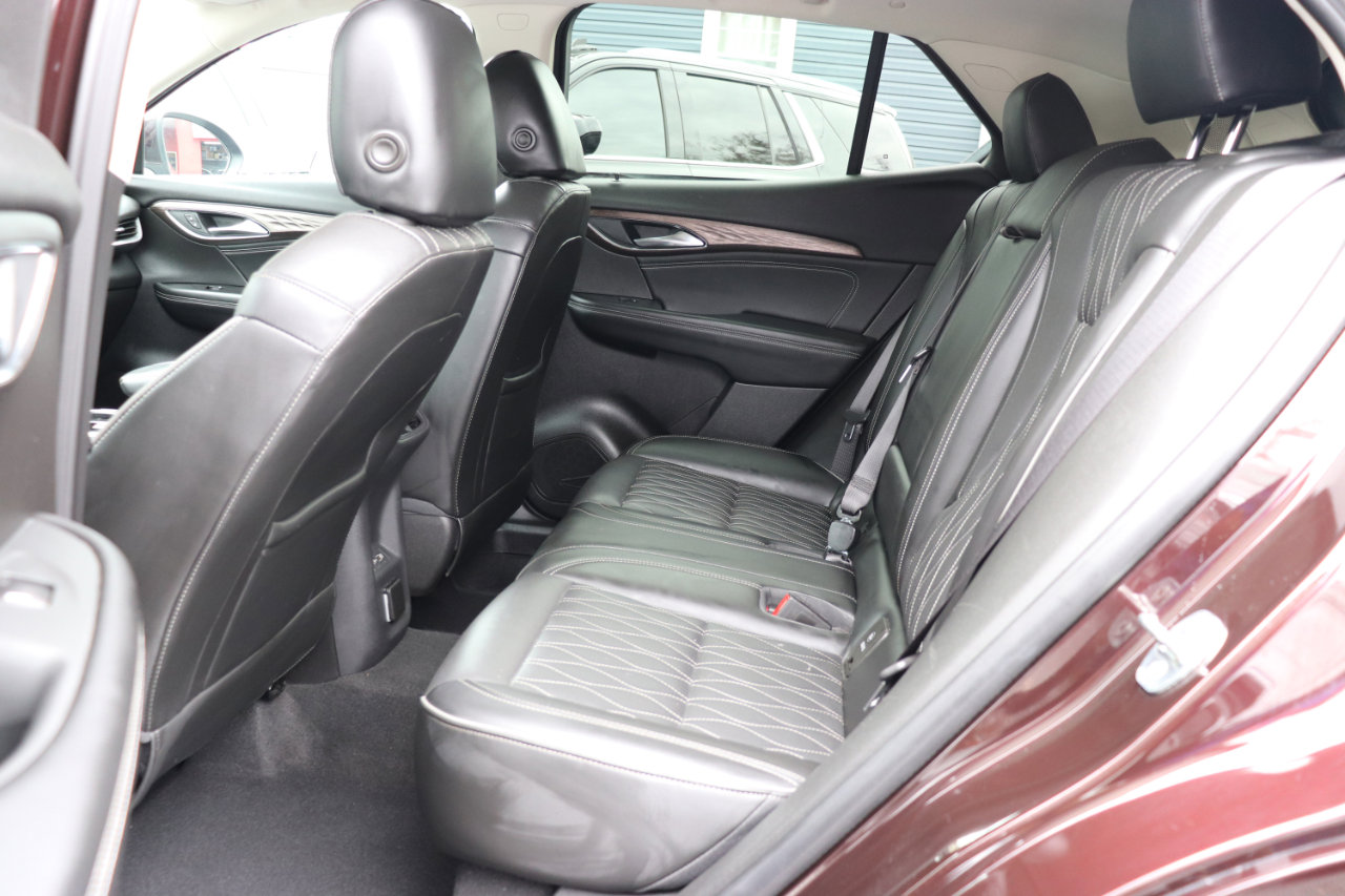 Used 2022 Buick Envision Avenir w/ Technology Package II image 12