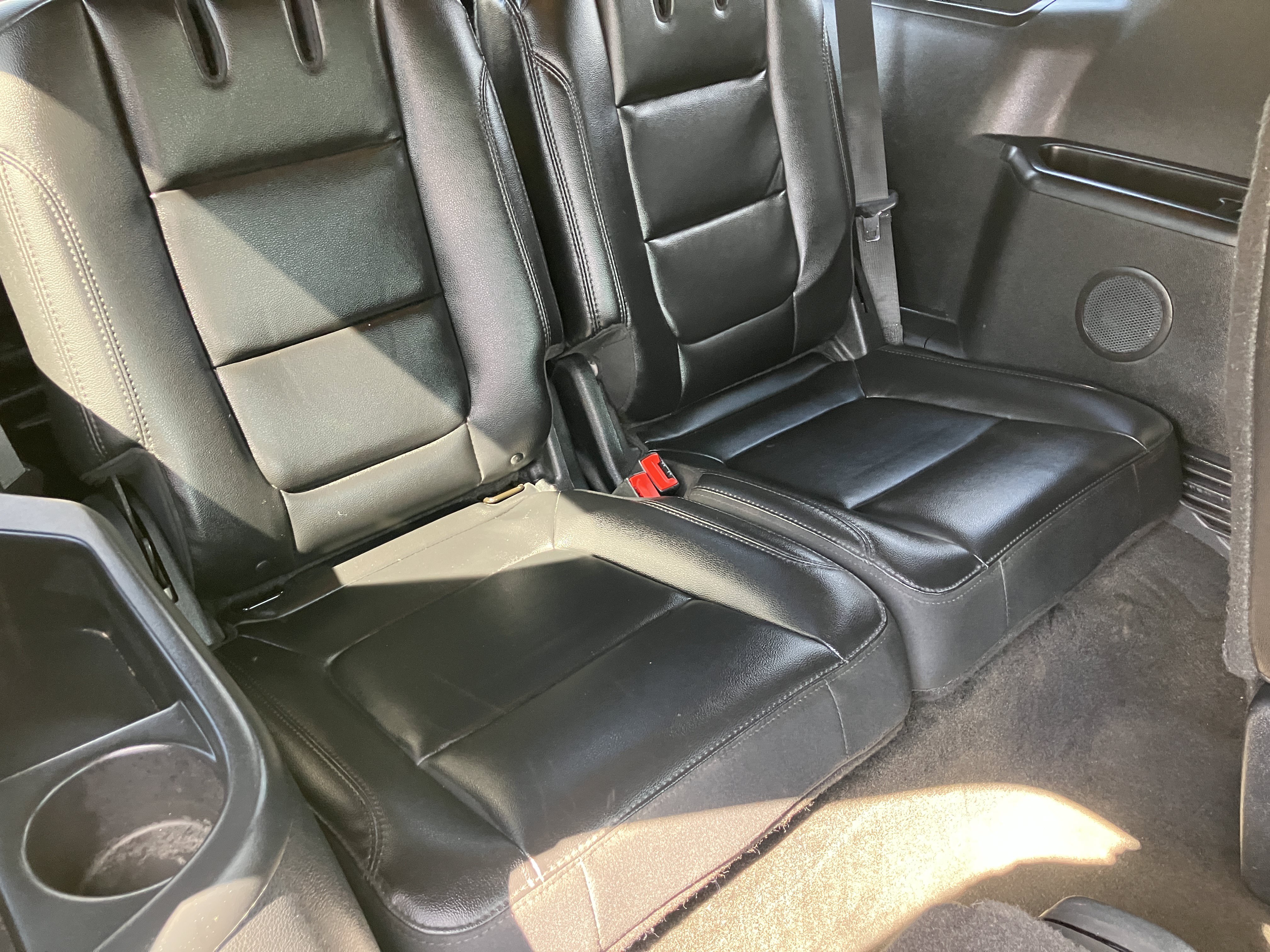 Used 2017 Ford Explorer XLT w/ Equipment Group 202A AWD/4WD image 18