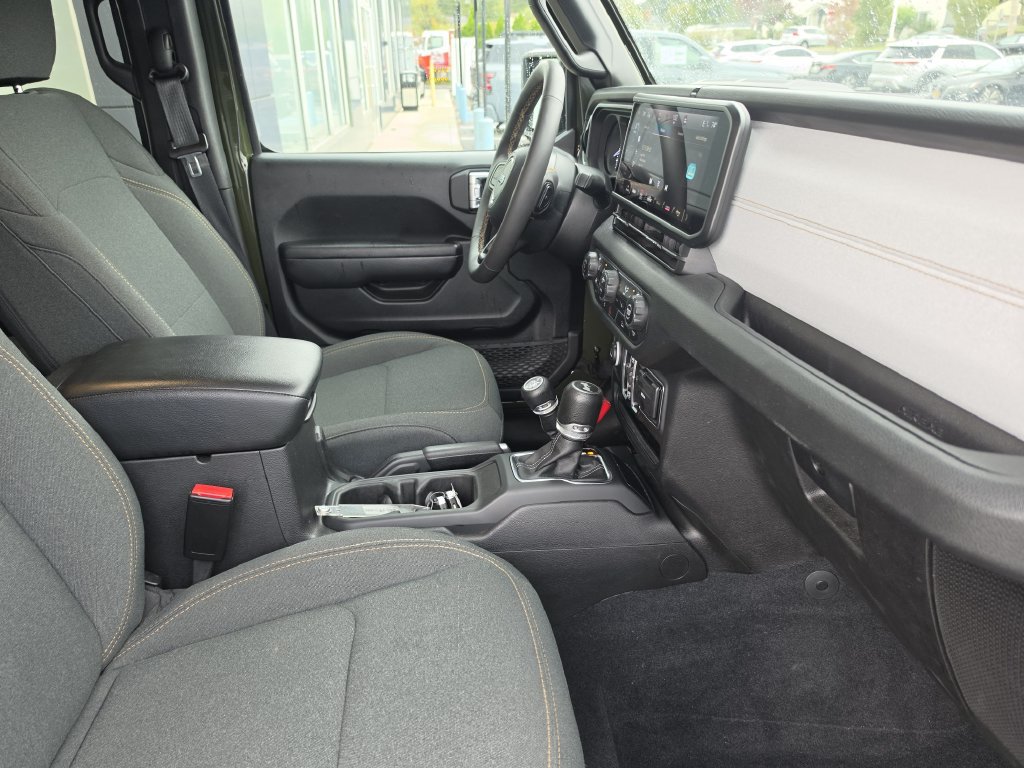 Used 2024 Jeep Wrangler Unlimited w/ Convenience Group AWD/4WD image 25