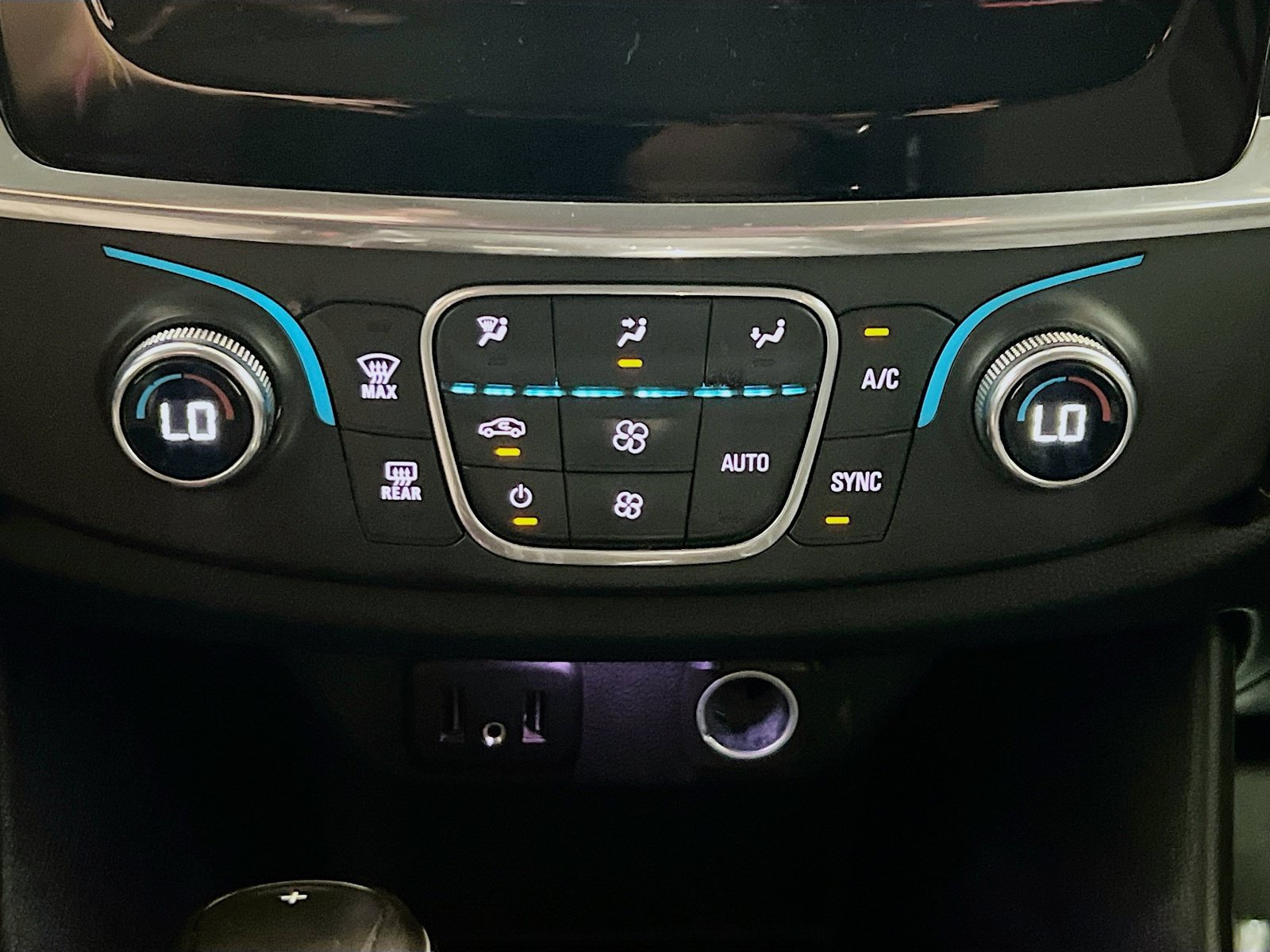 Used 2020 Chevrolet Traverse LT FWD image 11