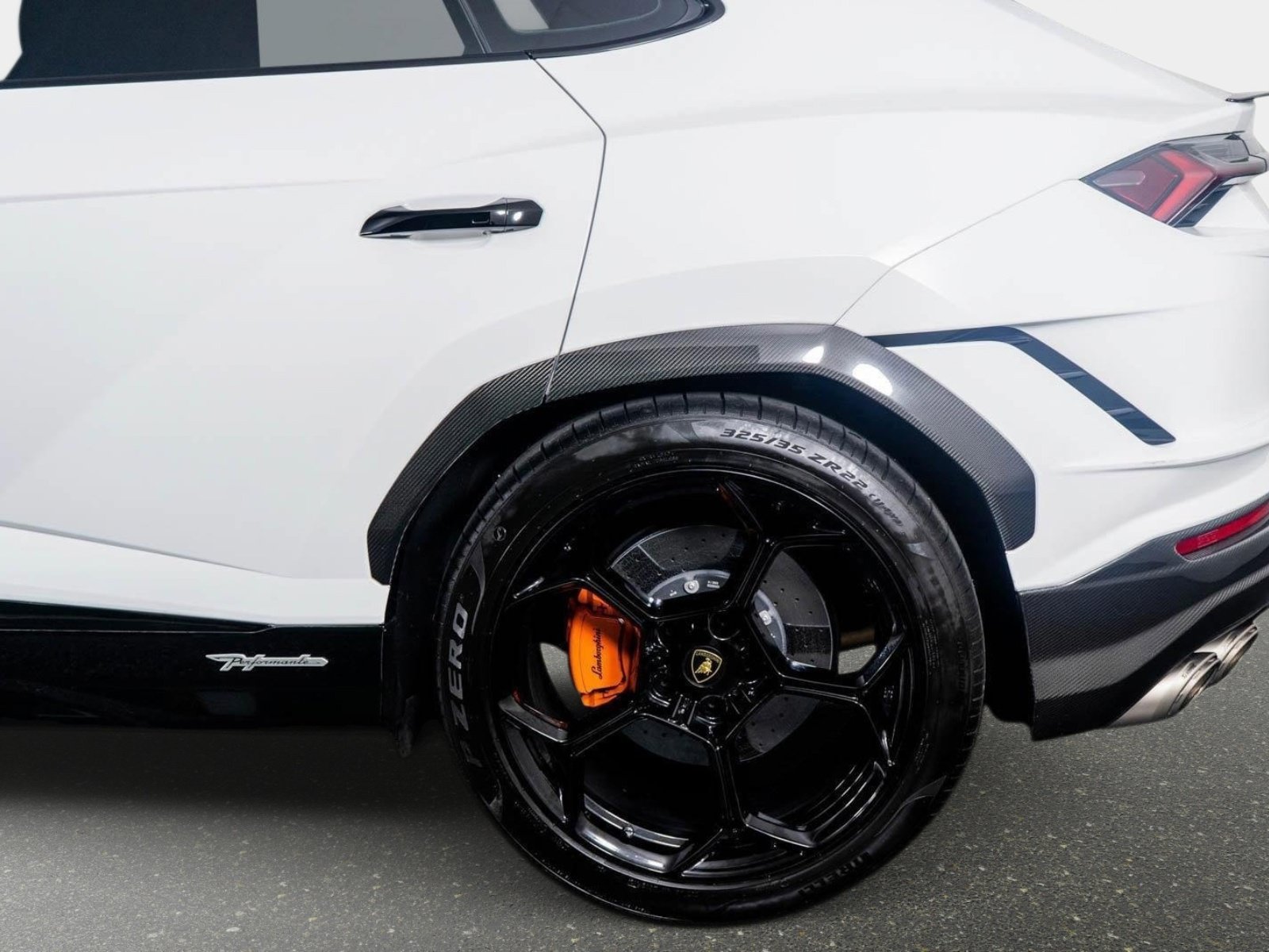Used 2023 Lamborghini Urus Performante AWD/4WD image 9