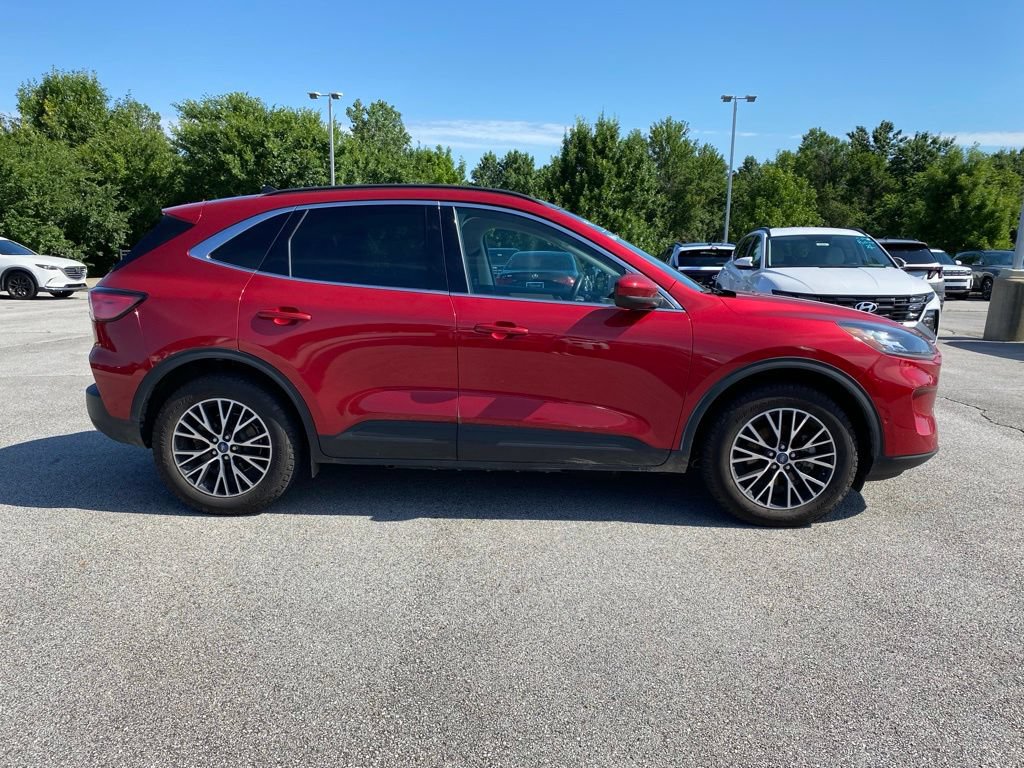 Used 2021 Ford Escape Titanium w/ Titanium Premium Package FWD image 8
