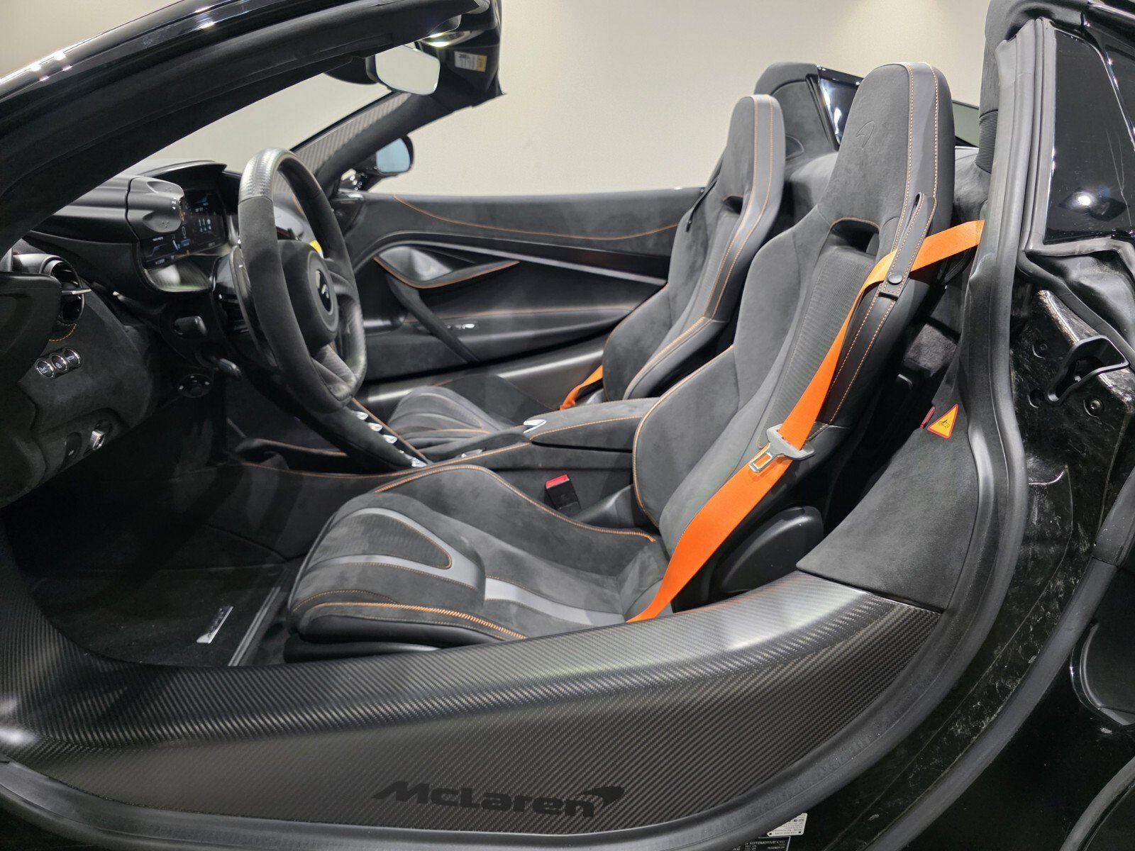 Used 2025 McLaren 750S Spider RWD image 6