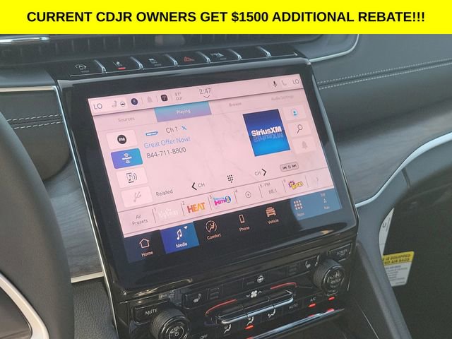 New 2025 Jeep Grand Cherokee Limited w/ Black Appearance Package image 10