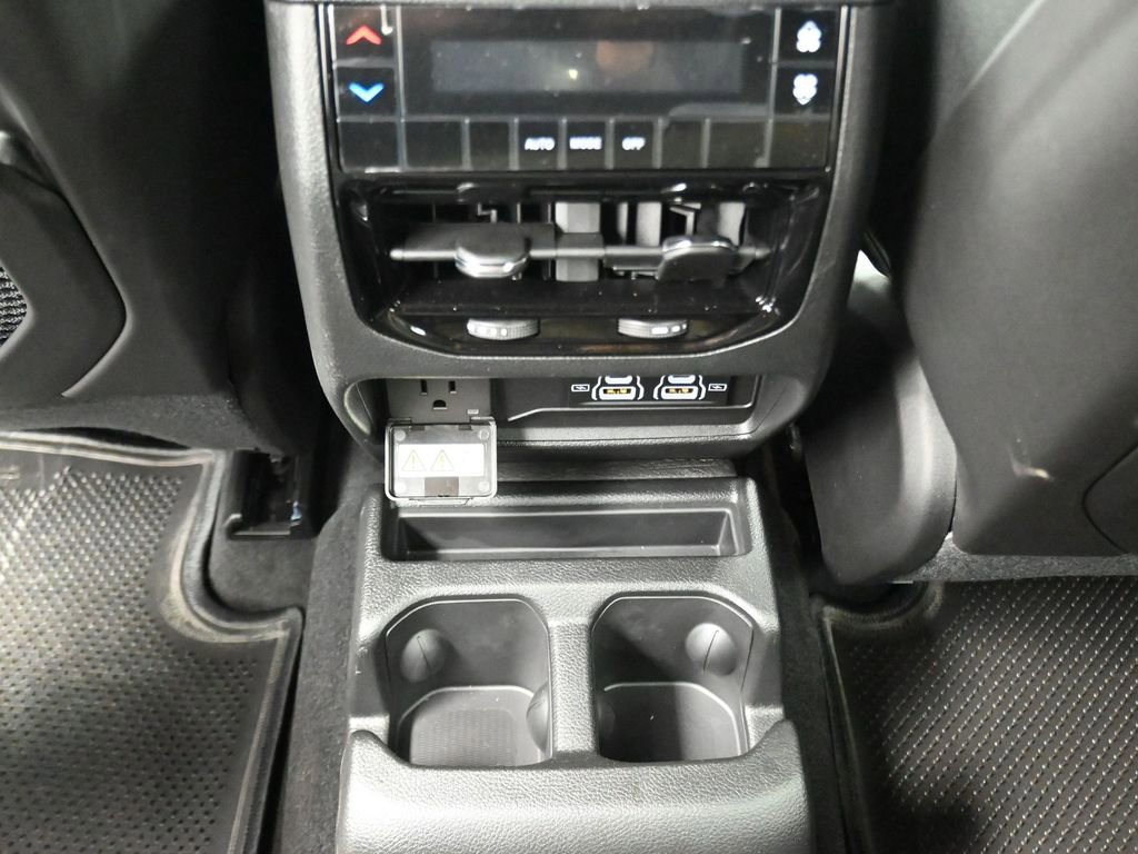 New 2025 Jeep Grand Cherokee L Altitude image 30