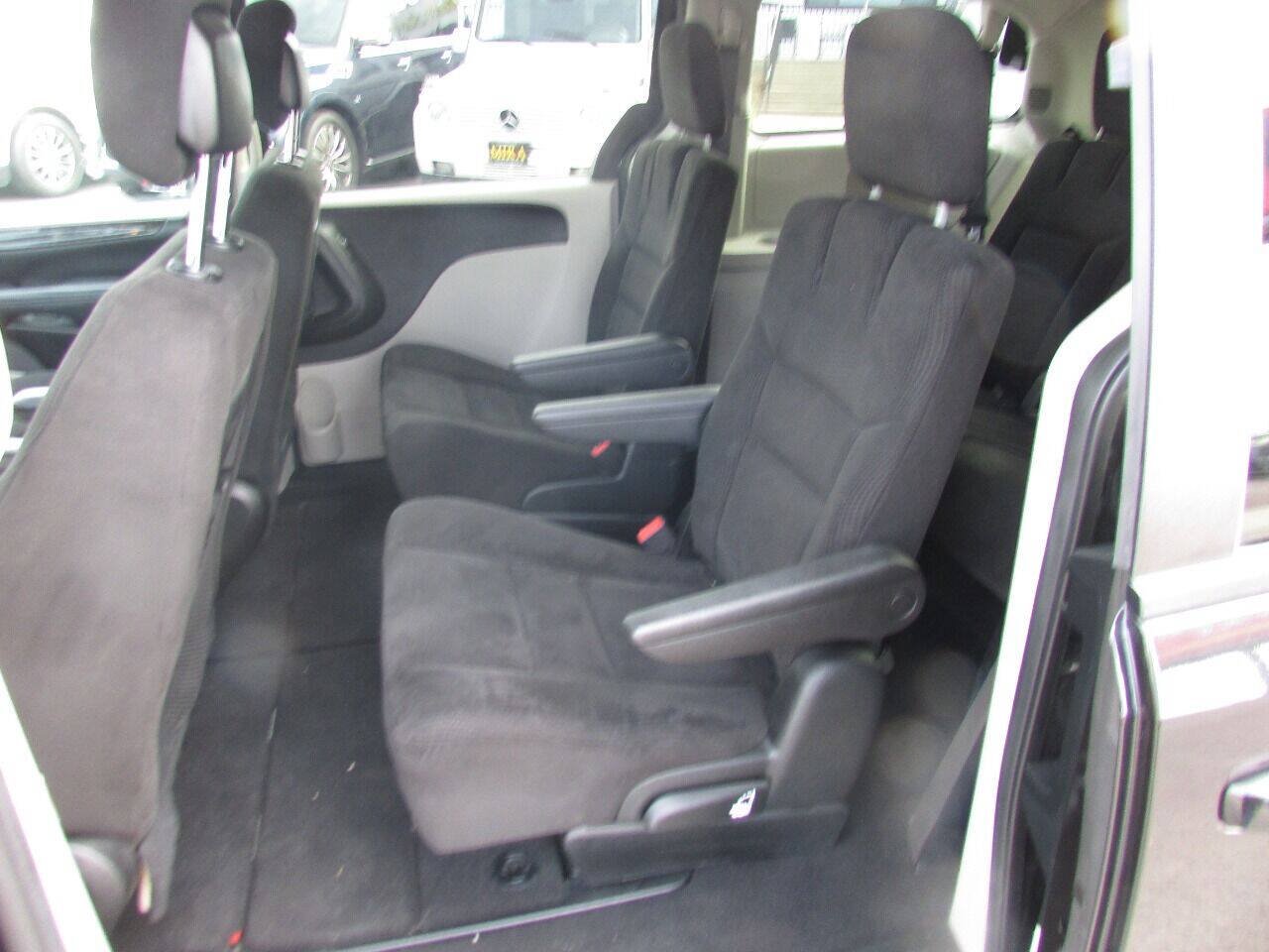 Used 2015 Dodge Grand Caravan SXT FWD image 13