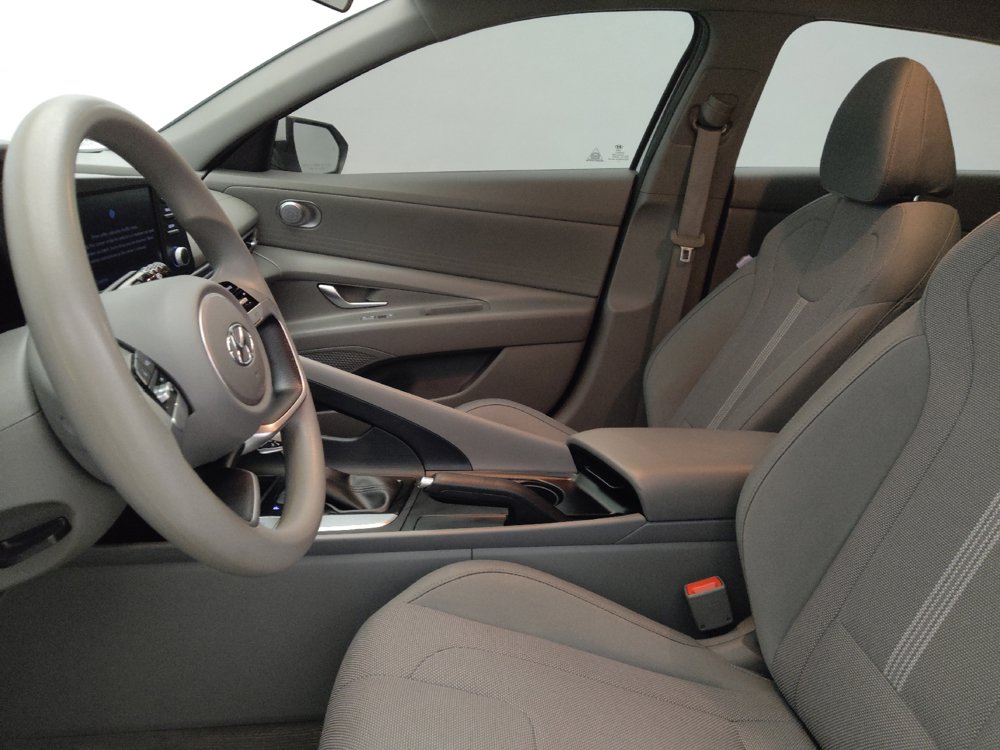 Used 2021 Hyundai Elantra SE FWD image 17