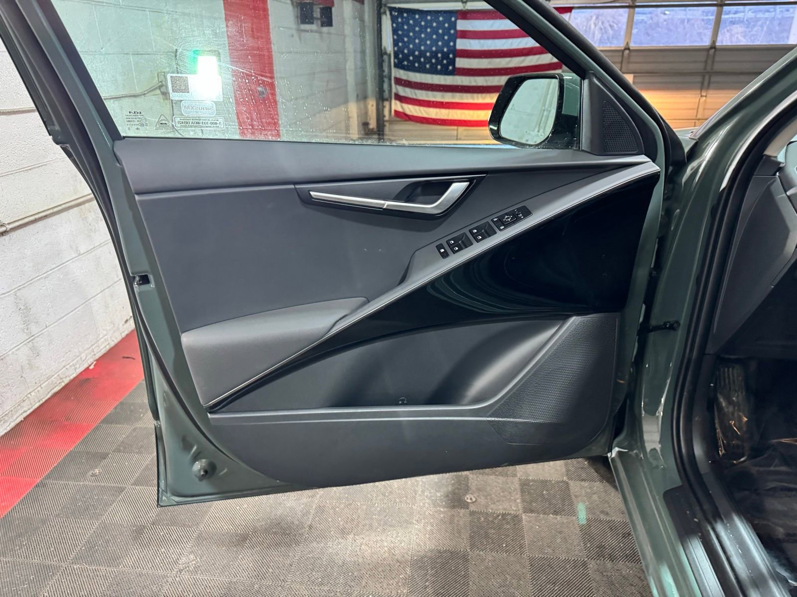 Used 2025 Kia Niro Wind w/ Wind Preserve Package image 8