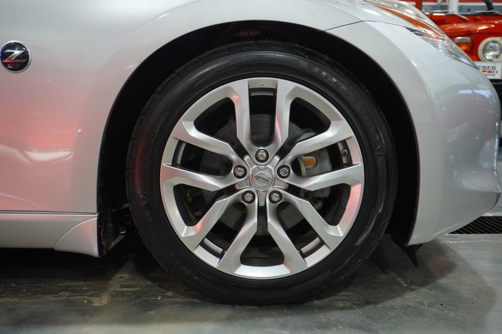 Used 2010 Nissan 370Z Touring image 12