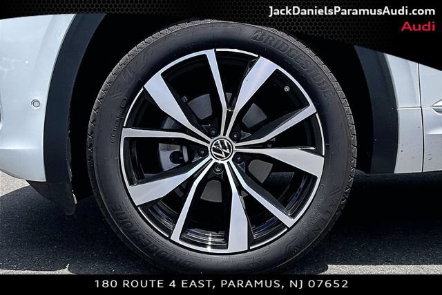 Used 2024 Volkswagen Atlas Cross Sport SEL Premium R-Line AWD/4WD image 8
