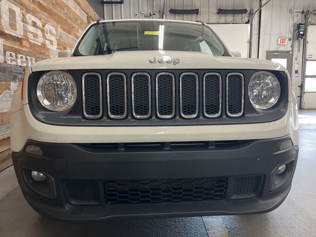 Used 2017 Jeep Renegade Latitude w/ Cold Weather Group image 4