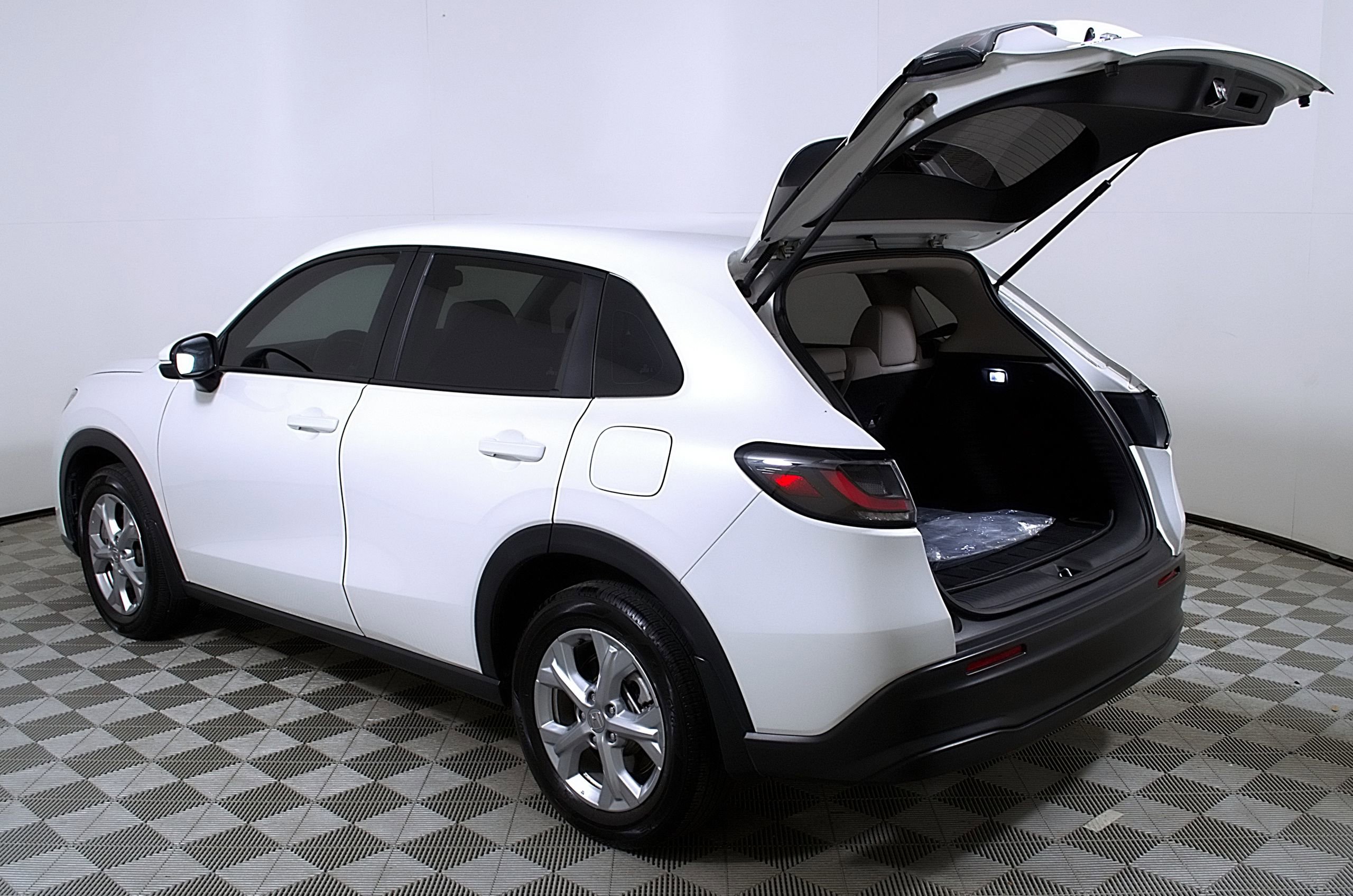 Used 2025 Honda HR-V LX image 10