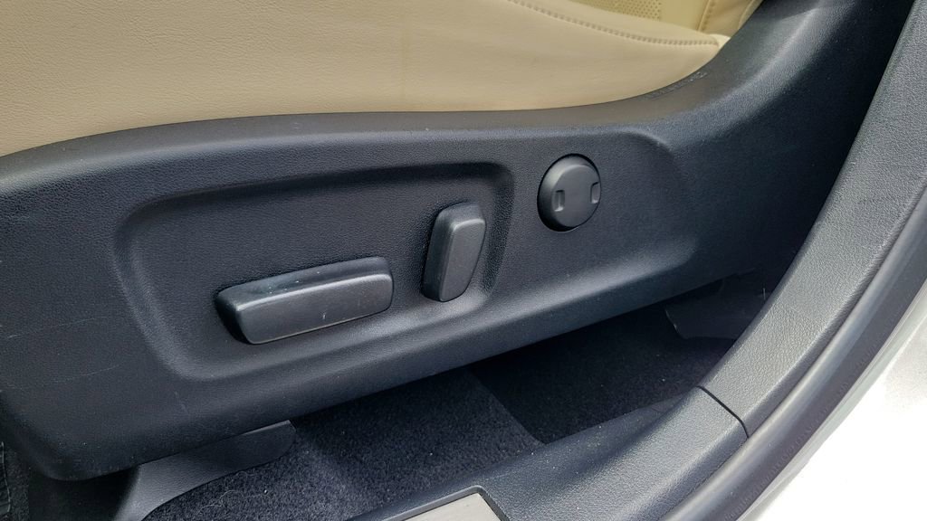 Used 2021 Lexus RX 350L Premium w/ Premium Package image 16