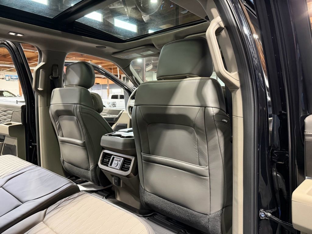 Used 2025 Ford F250 Platinum w/ Platinum Plus Package image 30
