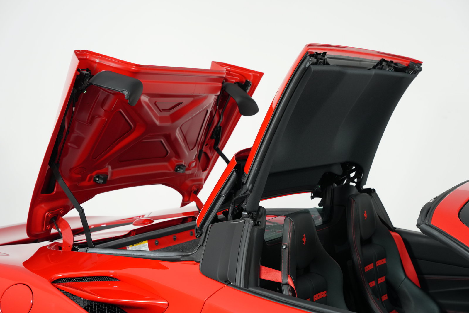 Used 2022 Ferrari F8 Spider RWD image 19
