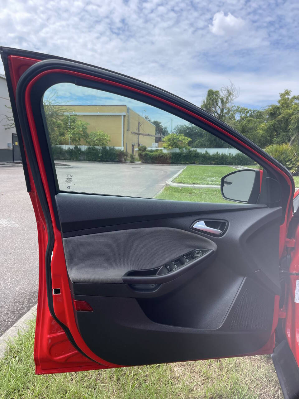 Used 2014 Ford Focus SE FWD image 19