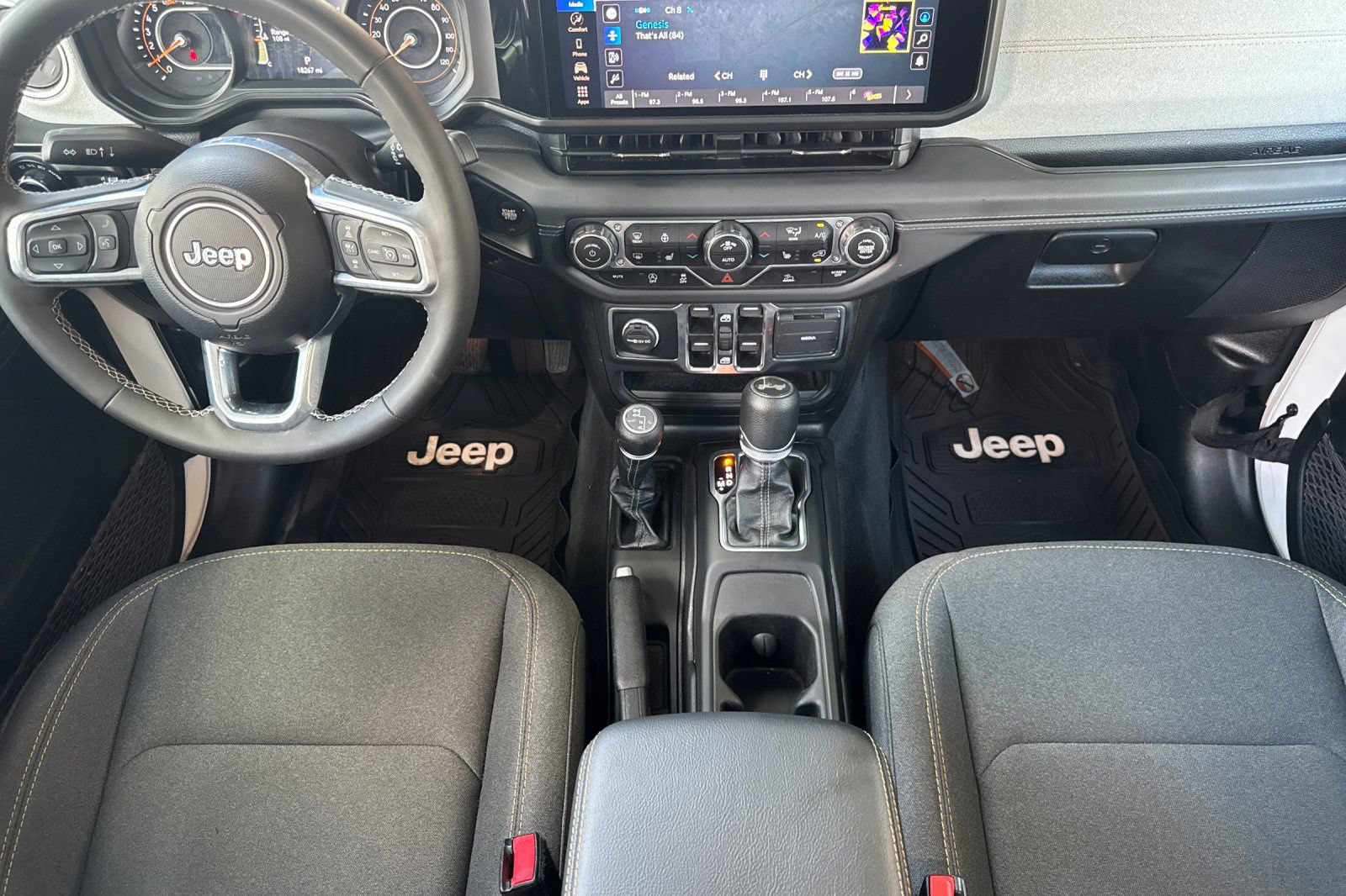 Used 2025 Jeep Wrangler Unlimited Sahara AWD/4WD image 14