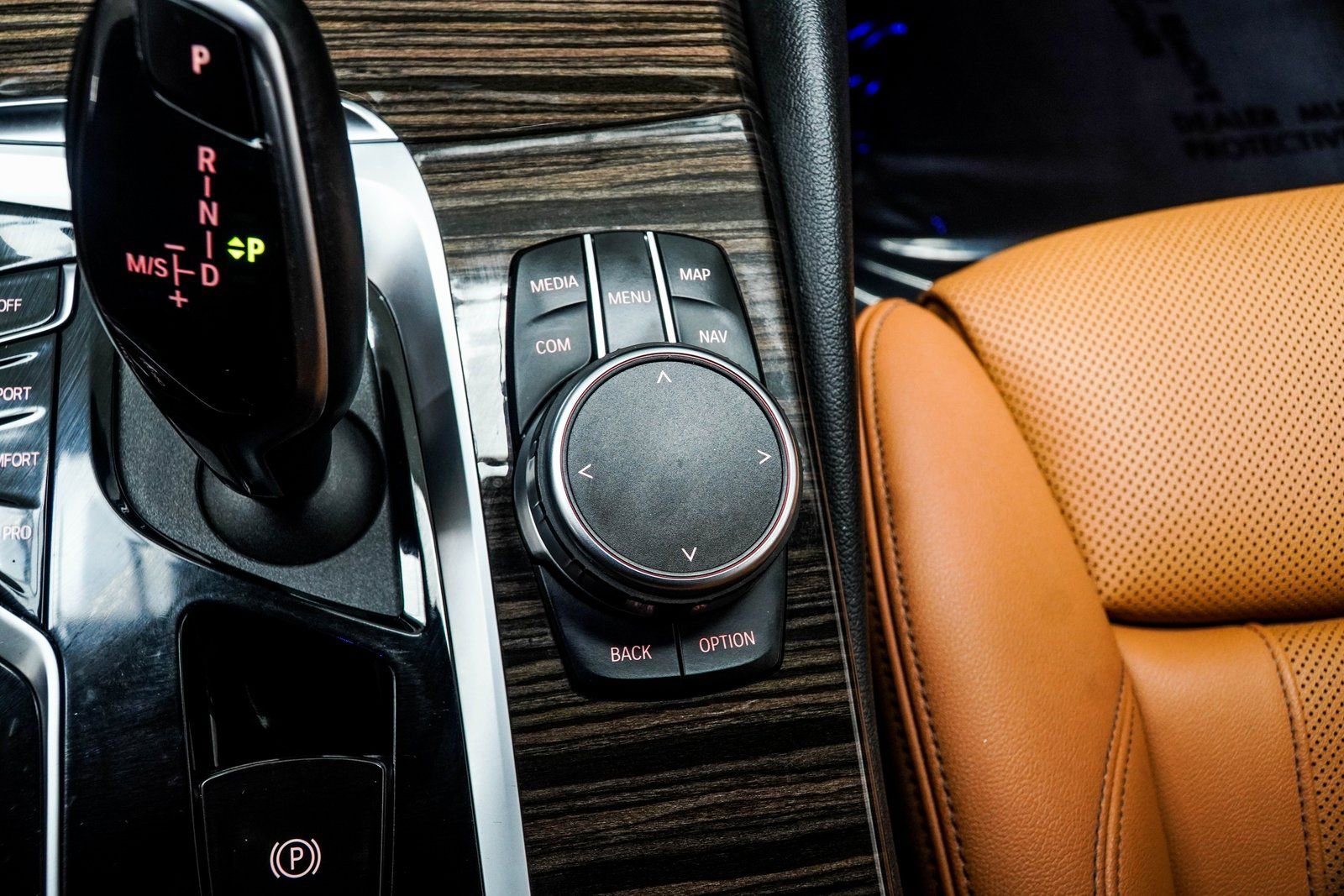 Used 2023 BMW 530i xDrive w/ Premium Package image 19