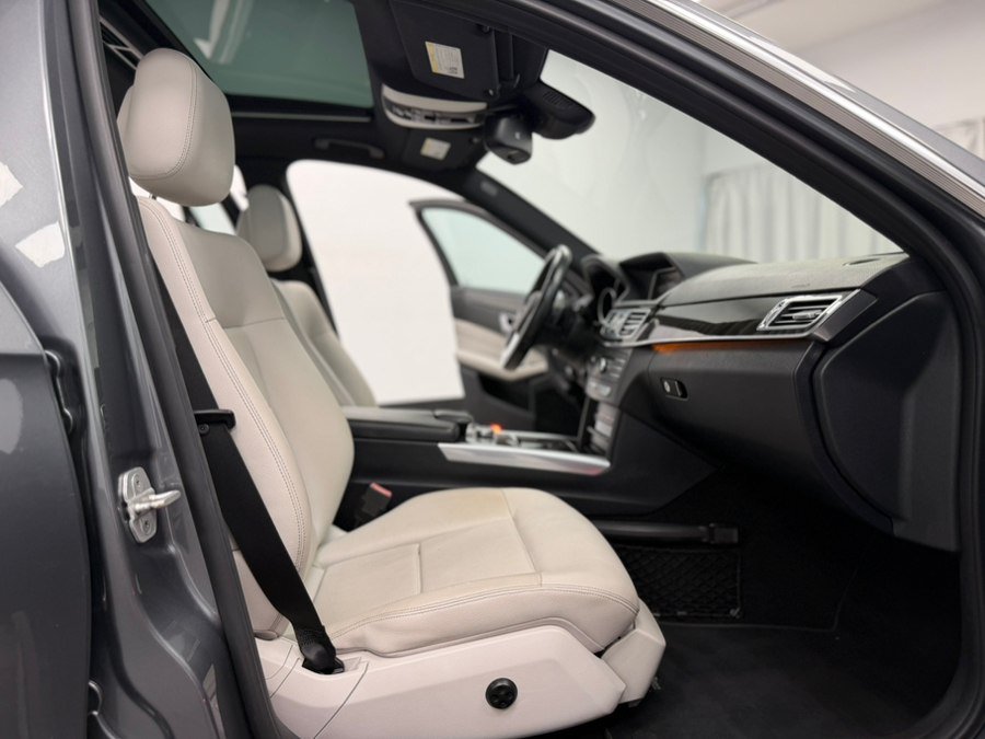 Used 2016 Mercedes-Benz E 350 4MATIC Sedan w/ Premium Package image 33