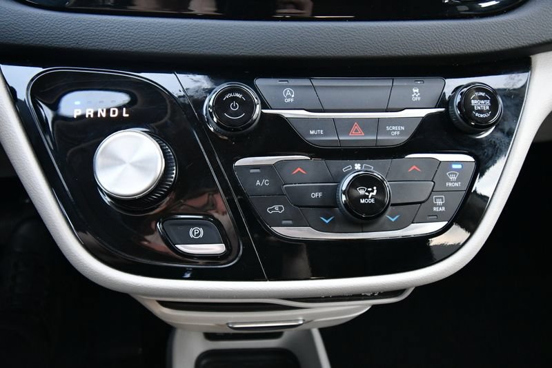Used 2024 Chrysler Voyager LX FWD image 26