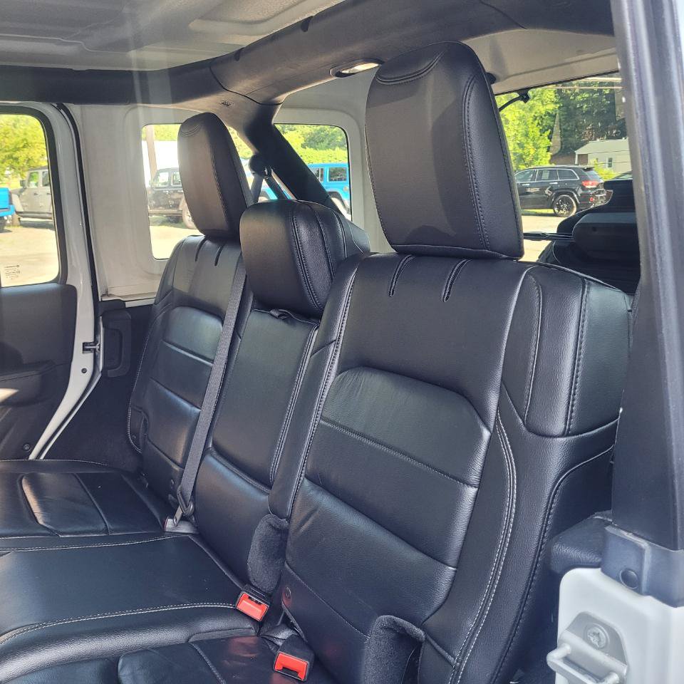 Used 2018 Jeep Wrangler Unlimited Sahara AWD/4WD image 34