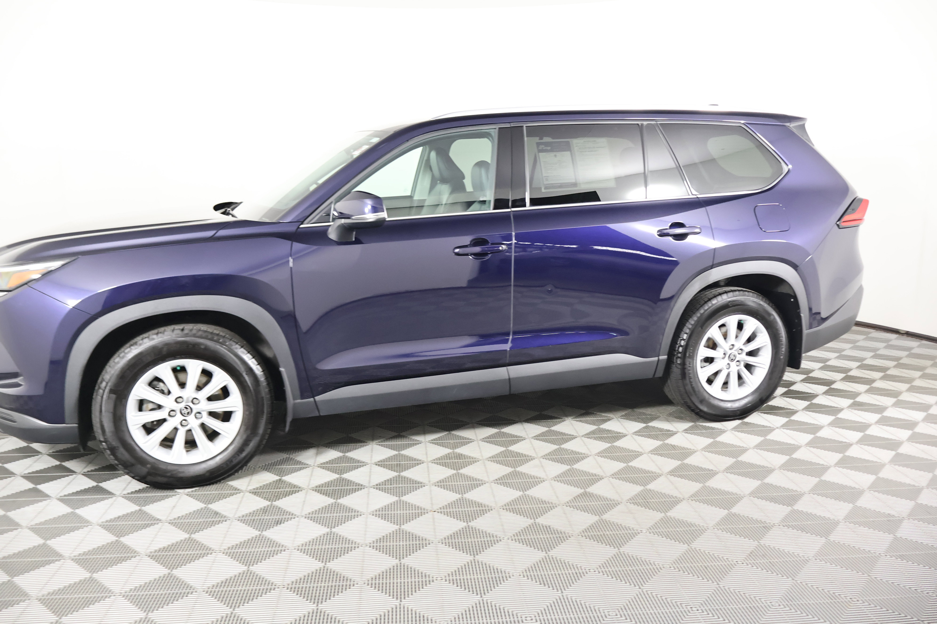 Used 2024 Toyota Grand Highlander XLE image 9