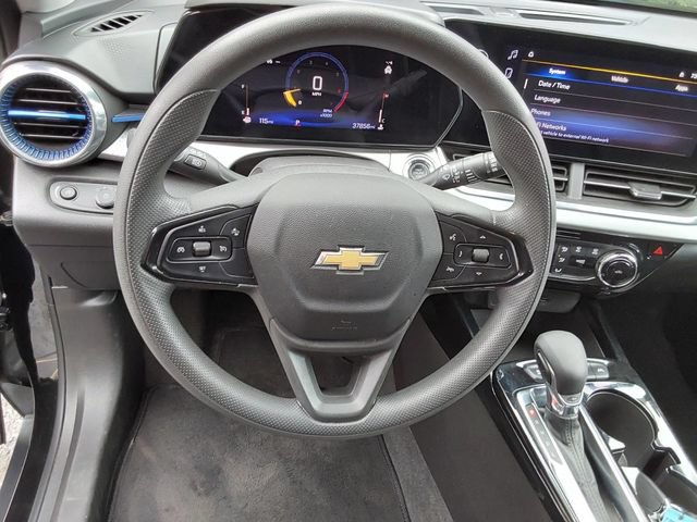 Used 2025 Chevrolet Trax LT FWD image 16