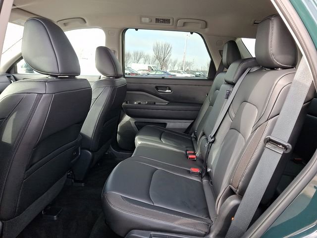 Used 2025 Nissan Pathfinder SL AWD/4WD image 10
