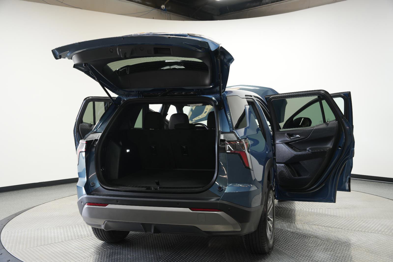Used 2026 Chevrolet Equinox LT AWD/4WD image 12