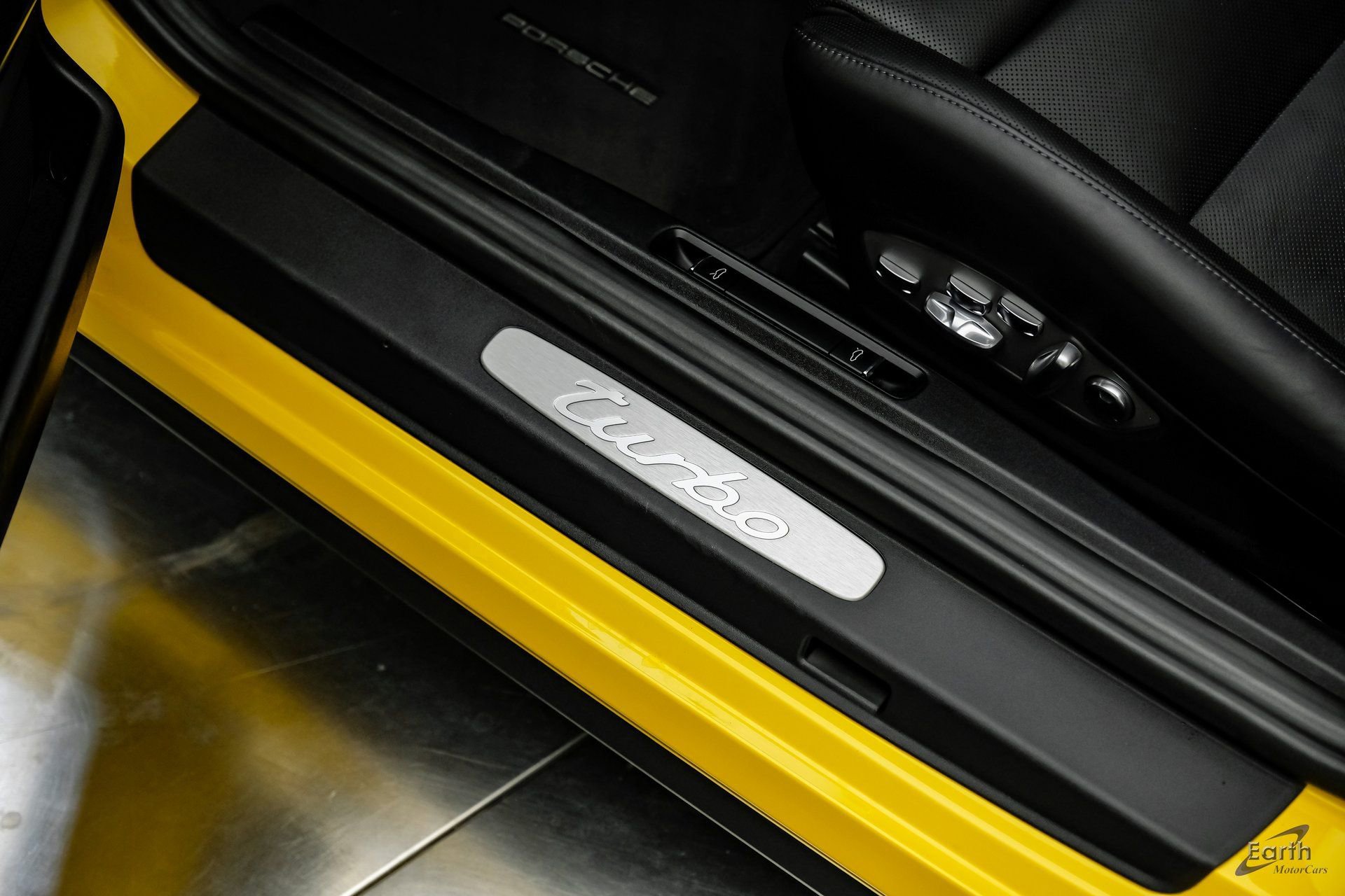 Used 2018 Porsche 911 Turbo S image 45