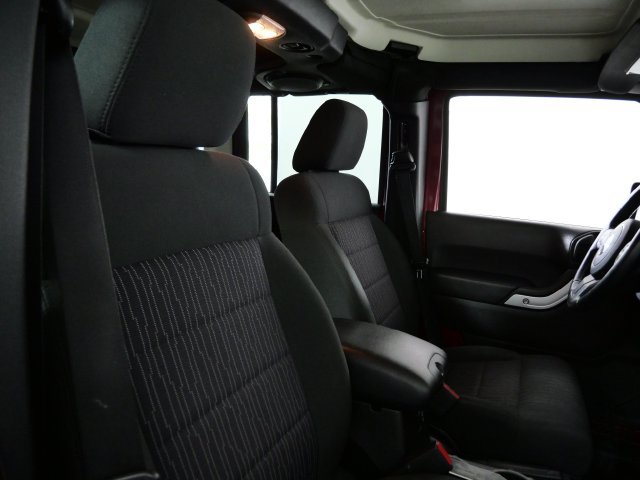Used 2011 Jeep Wrangler Unlimited Sahara AWD/4WD image 11