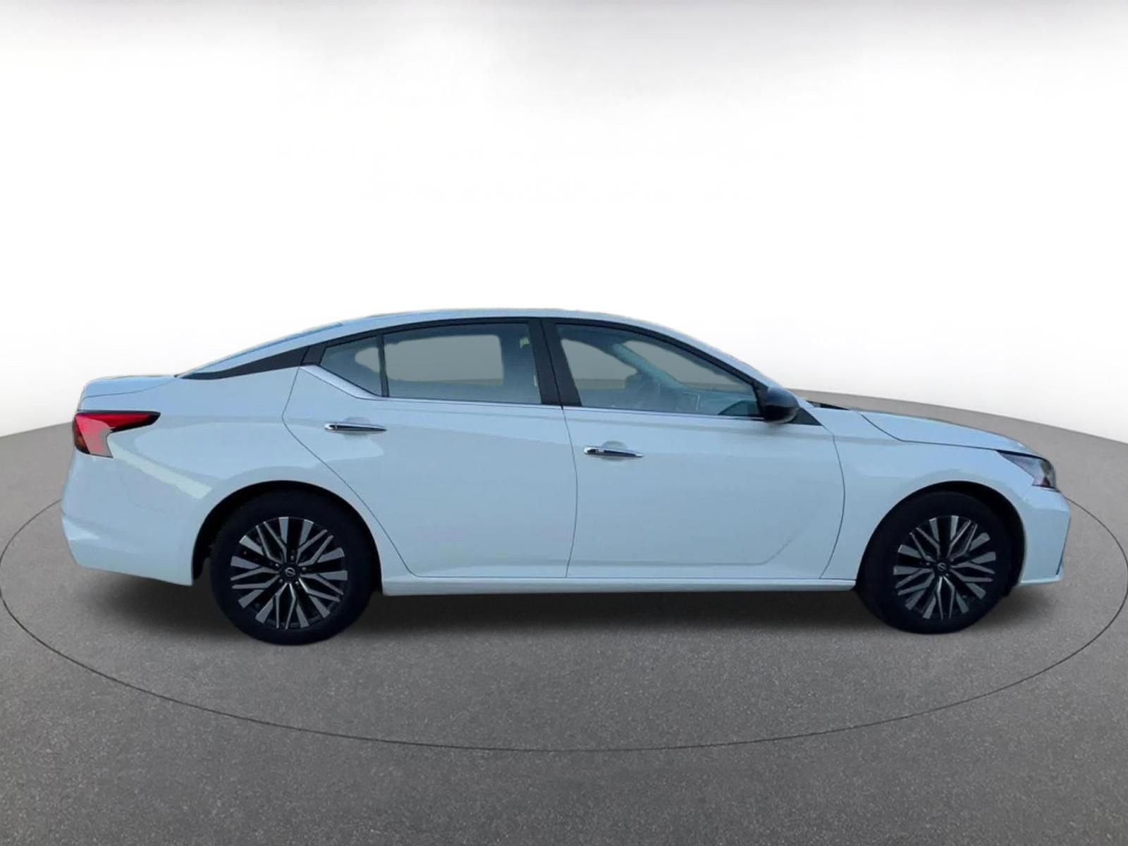 Used 2025 Nissan Altima 2.5 SV FWD image 16