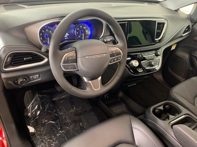 New 2027 Chrysler Pacifica Select w/ Family Tech Group AWD/4WD image 9