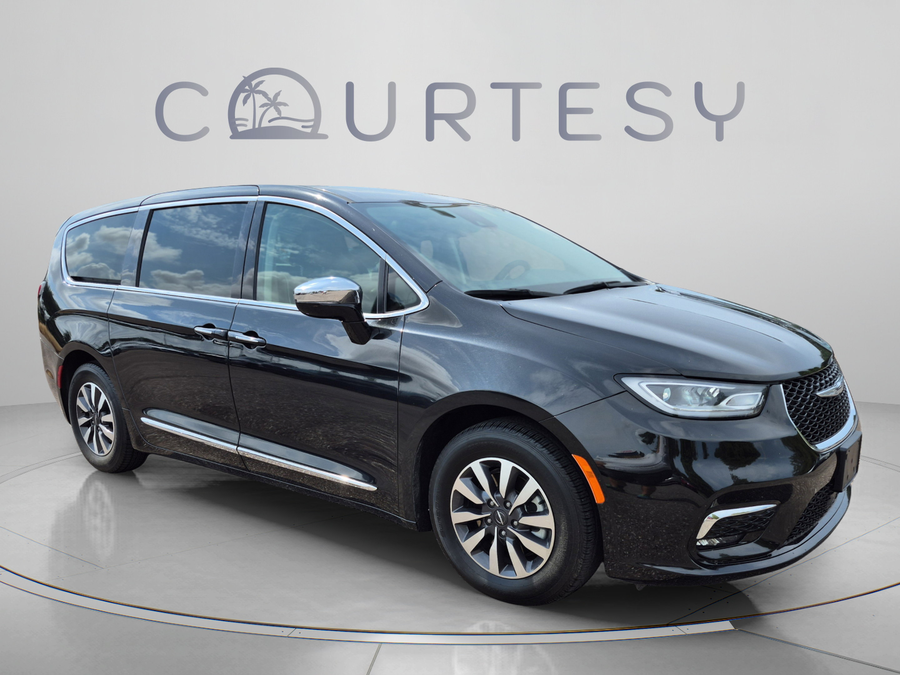 Used 2023 Chrysler Pacifica Limited FWD image 9