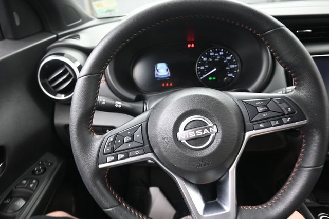 Used 2023 Nissan Kicks SR w/ SR Premium Package FWD image 8