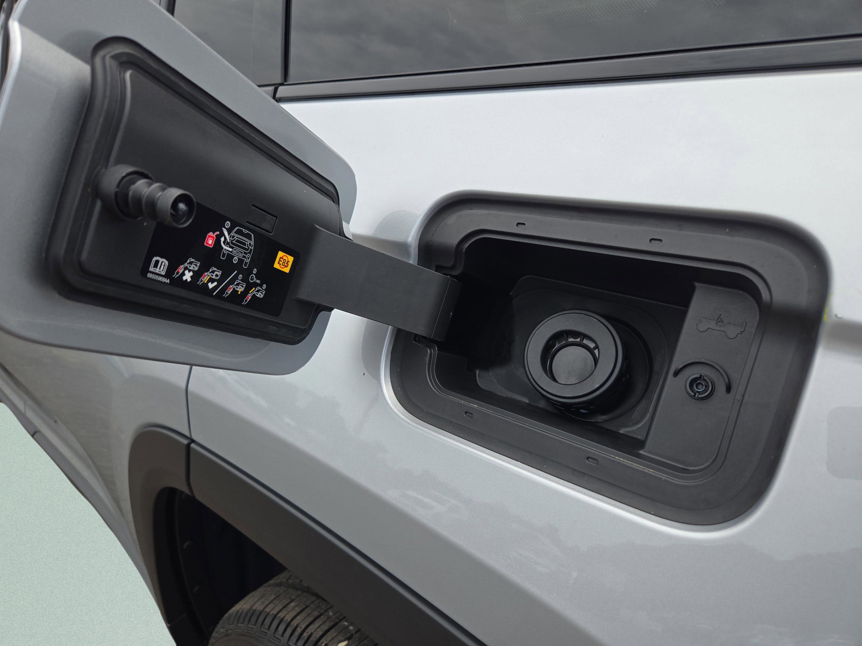 New 2025 Jeep Grand Cherokee L Altitude image 12