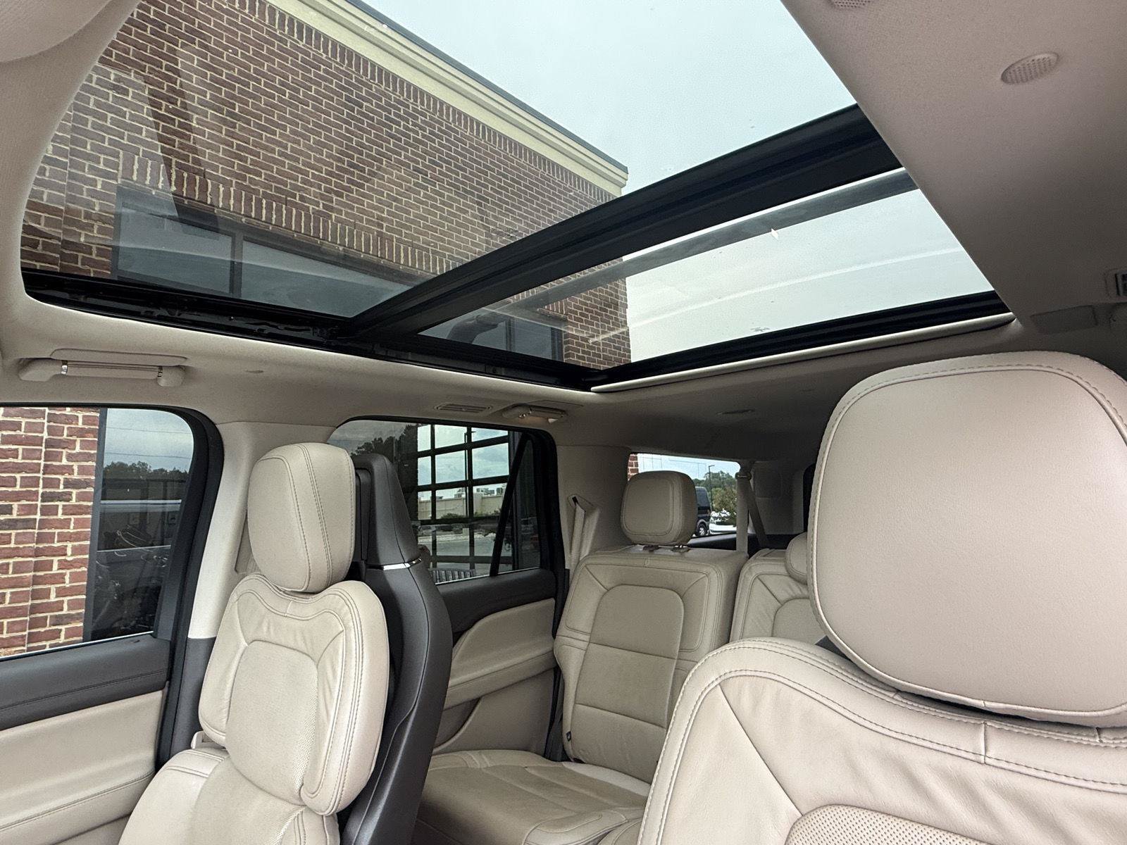 Used 2022 Lincoln Navigator L Reserve RWD image 15