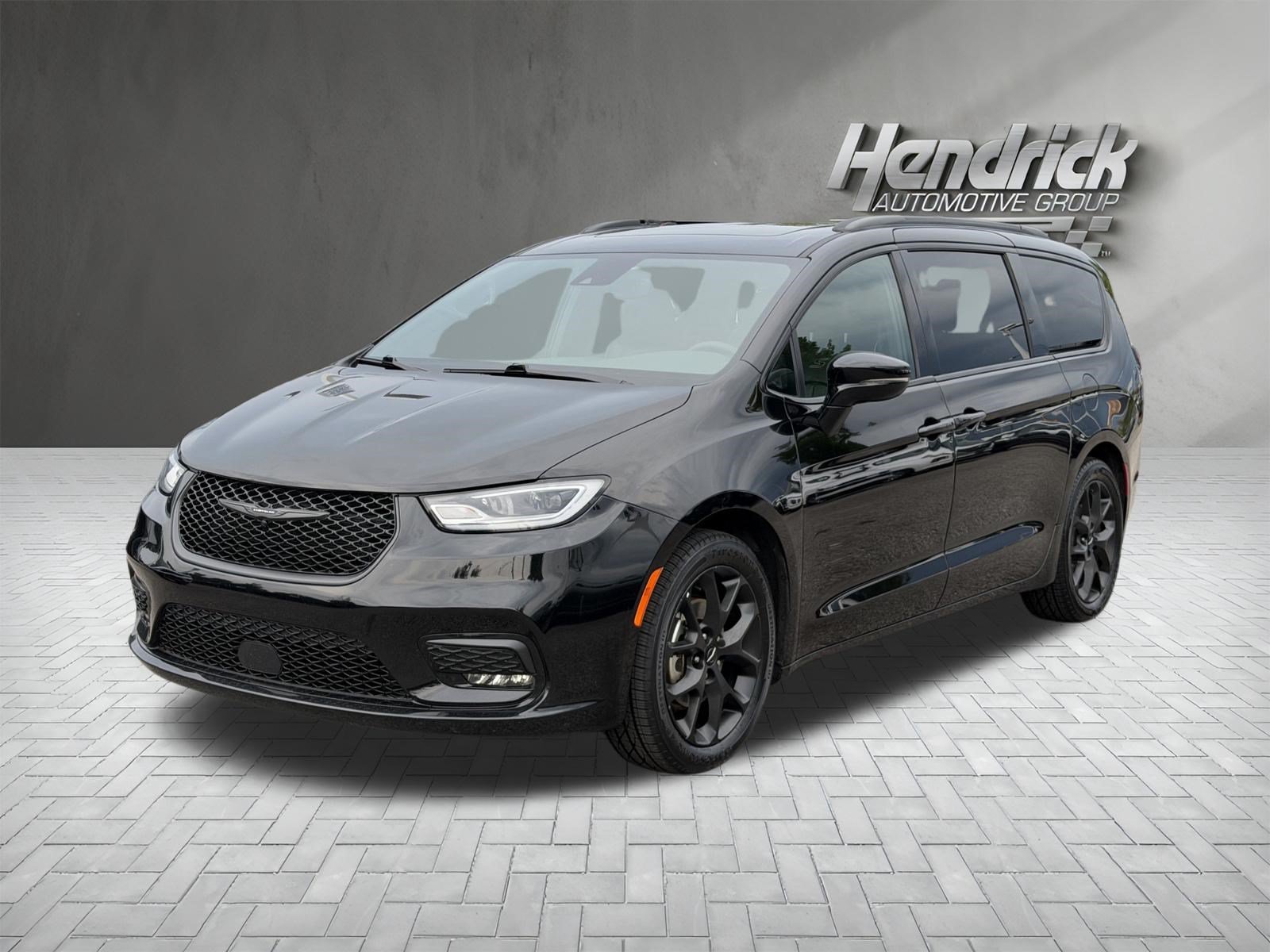 Used 2025 Chrysler Pacifica Limited FWD image 5