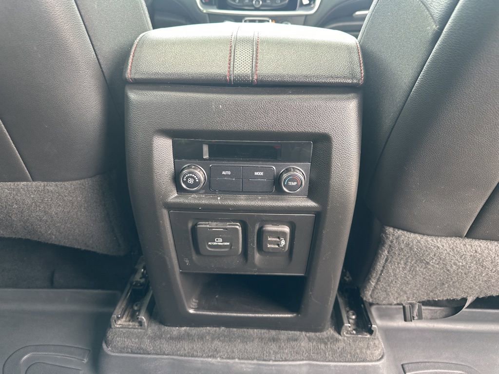 Used 2022 Chevrolet Traverse RS image 27