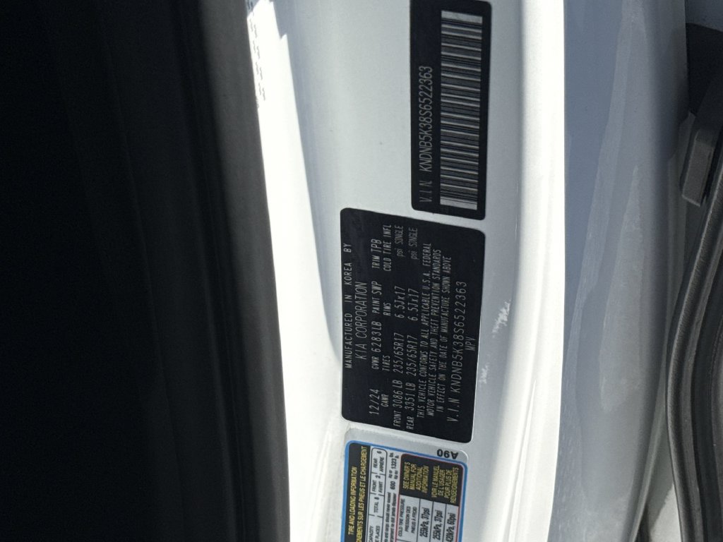 Used 2025 Kia Carnival FWD image 26