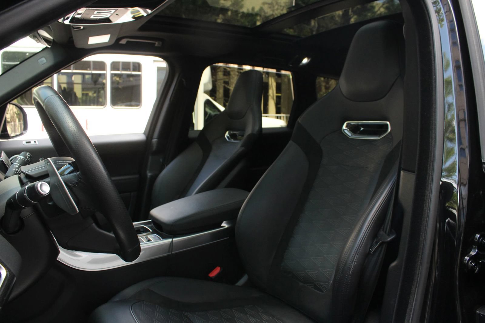 Used 2019 Land Rover Range Rover Sport SVR AWD/4WD image 16