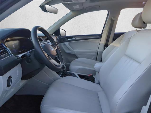 Used 2023 Volkswagen Tiguan SE w/ Panoramic Sunroof Package image 15