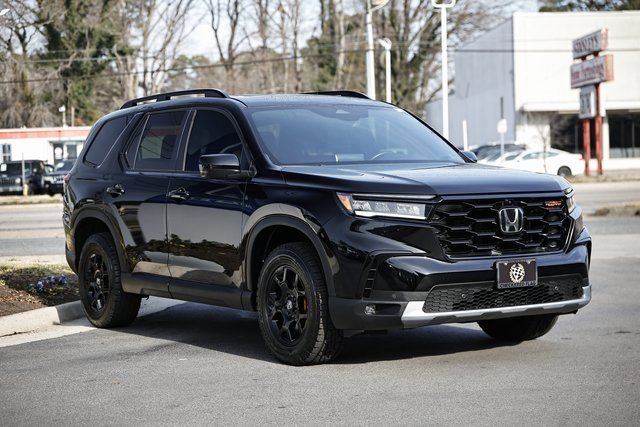 Used 2025 Honda Pilot TrailSport image 12