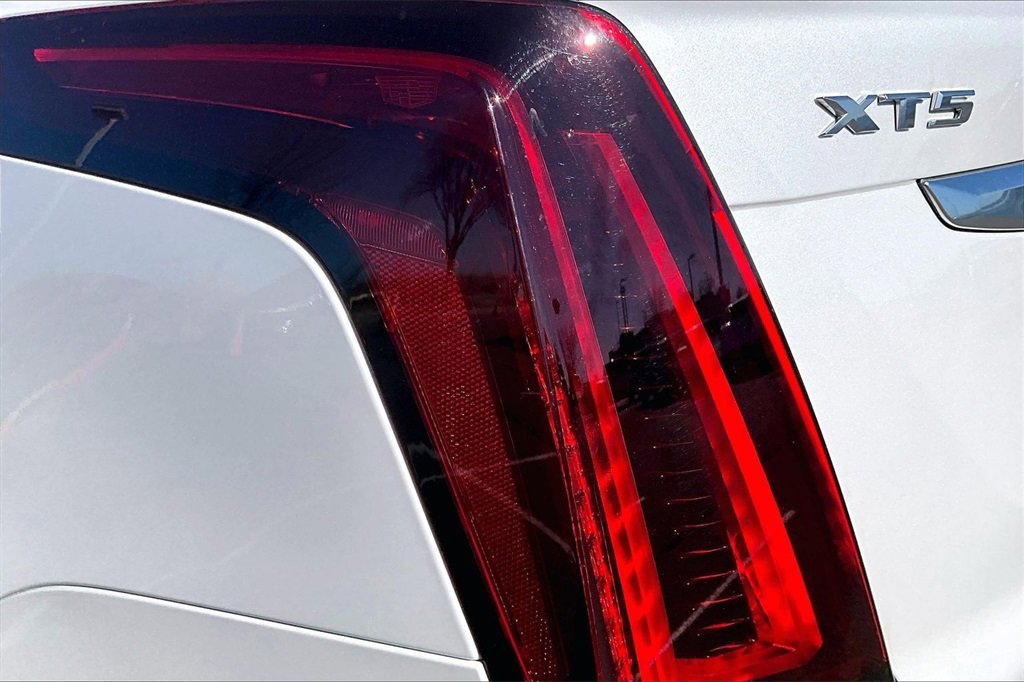 Certified 2025 Cadillac XT5 Premium Luxury image 32