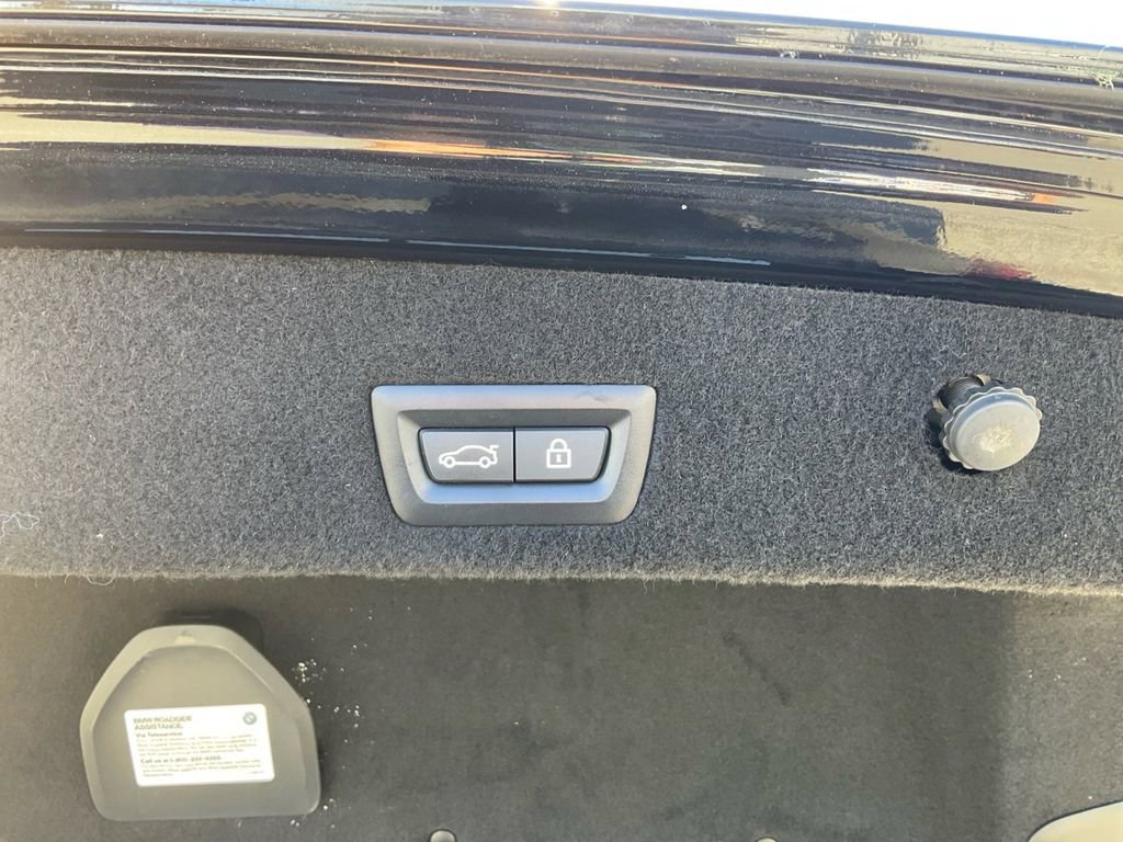 Used 2022 BMW 750i xDrive w/ Executive Package image 11