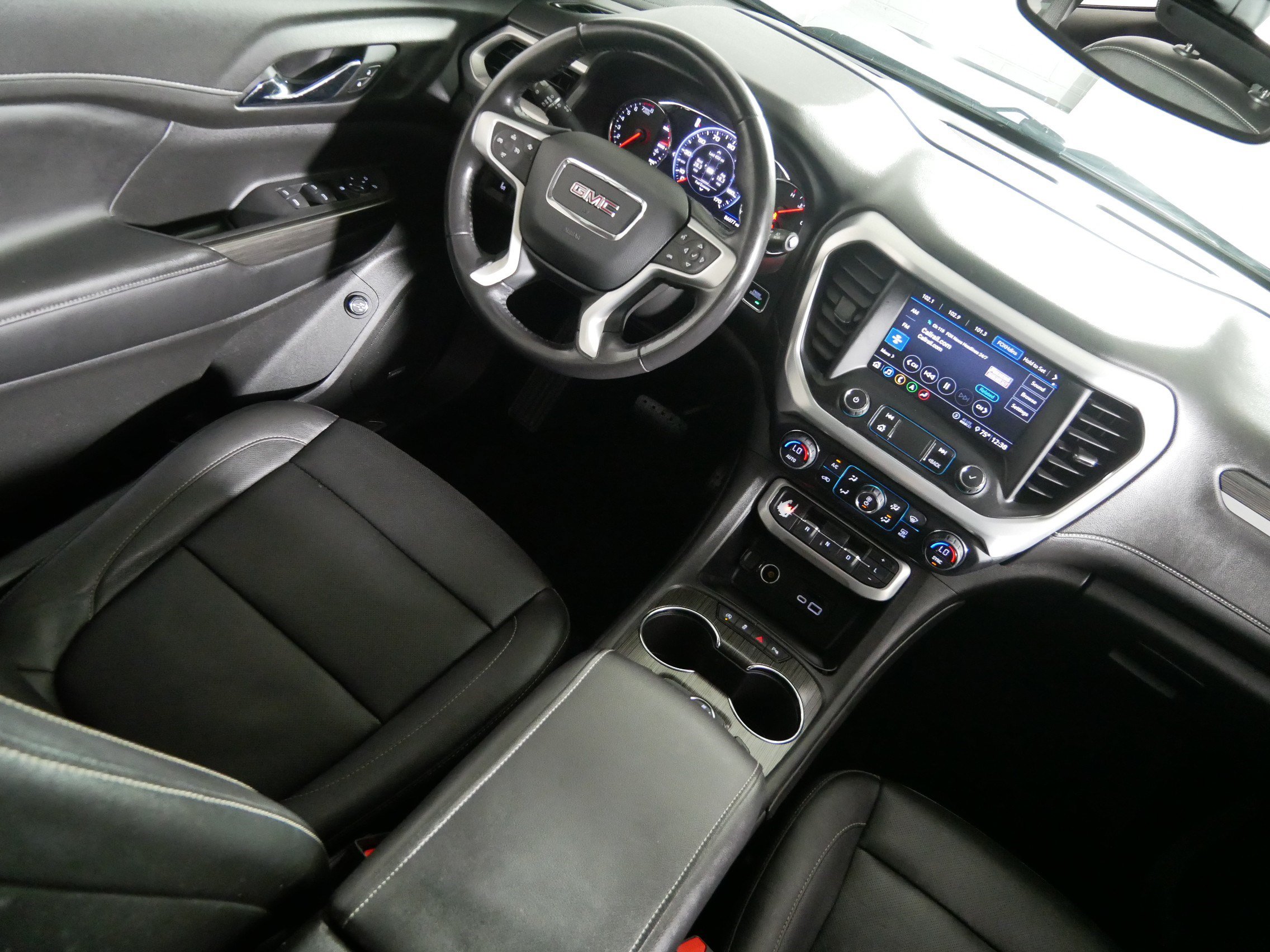 Used 2020 GMC Acadia SLT w/ Driver Alert Package II AWD/4WD image 9